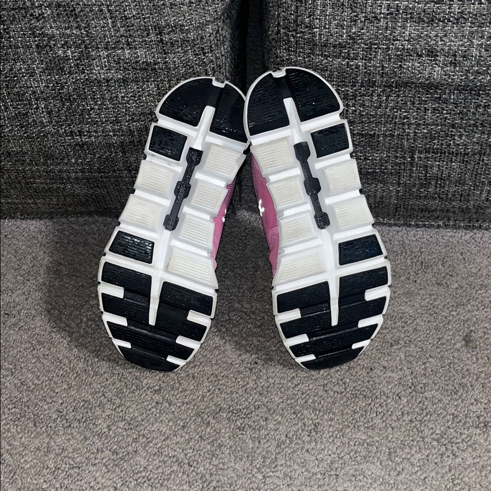 On women’s cloud 6 Running Shoe - Picture 9 of 9